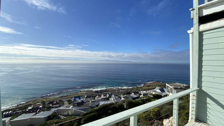 3 Bedroom Property for Sale in Cairnside Western Cape